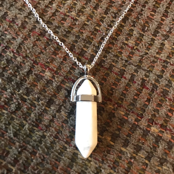 ⚪️NEW! Crystal Pendant Necklace WHITE HOWLITE - Picture 2 of 7